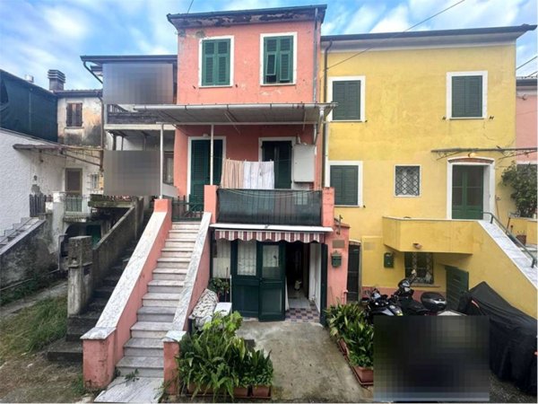 casa indipendente in vendita a Massa in zona Castagnola