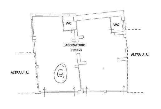 locale commerciale in vendita a Massa