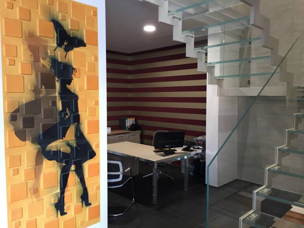 locale commerciale in vendita a Massa