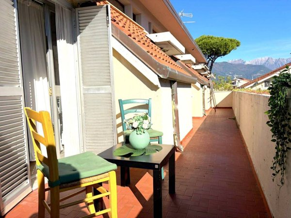 appartamento in vendita a Massa in zona Marina di Massa