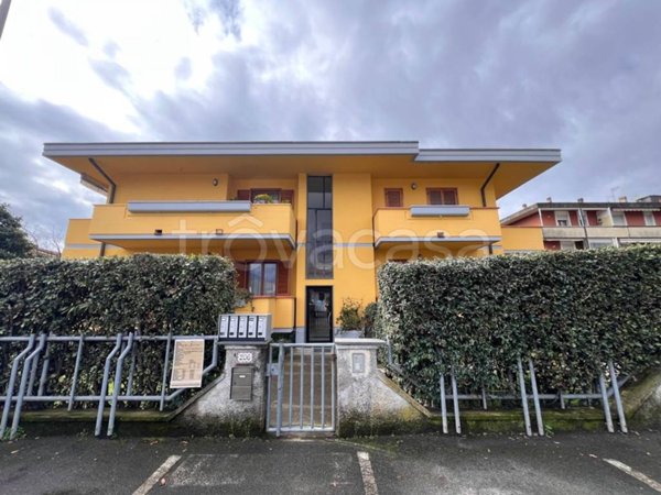 appartamento in vendita a Massa in zona Marina di Massa