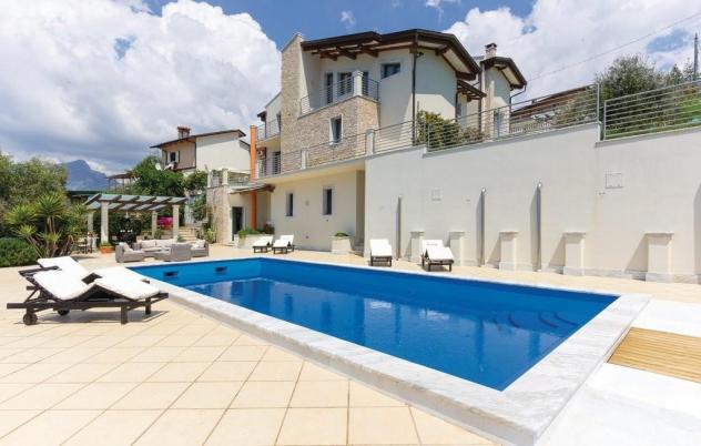 casa indipendente in vendita a Massa in zona Tombara