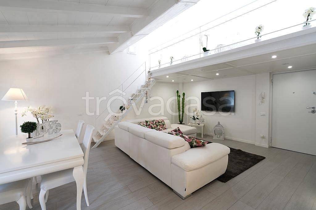 appartamento in vendita a Massa in zona Centro Storico