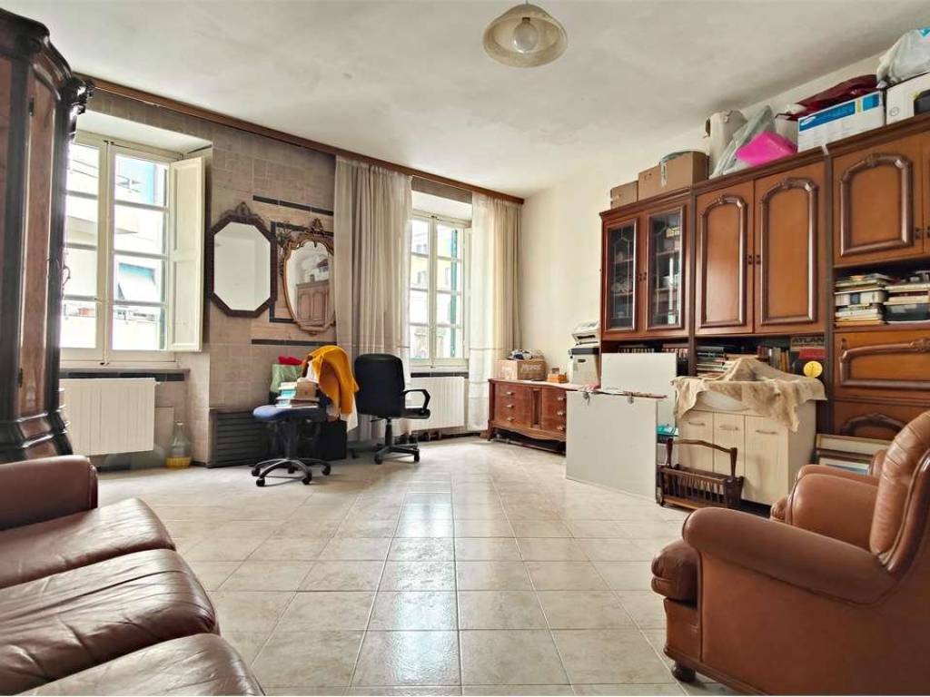 appartamento in vendita a Massa in zona Centro Storico