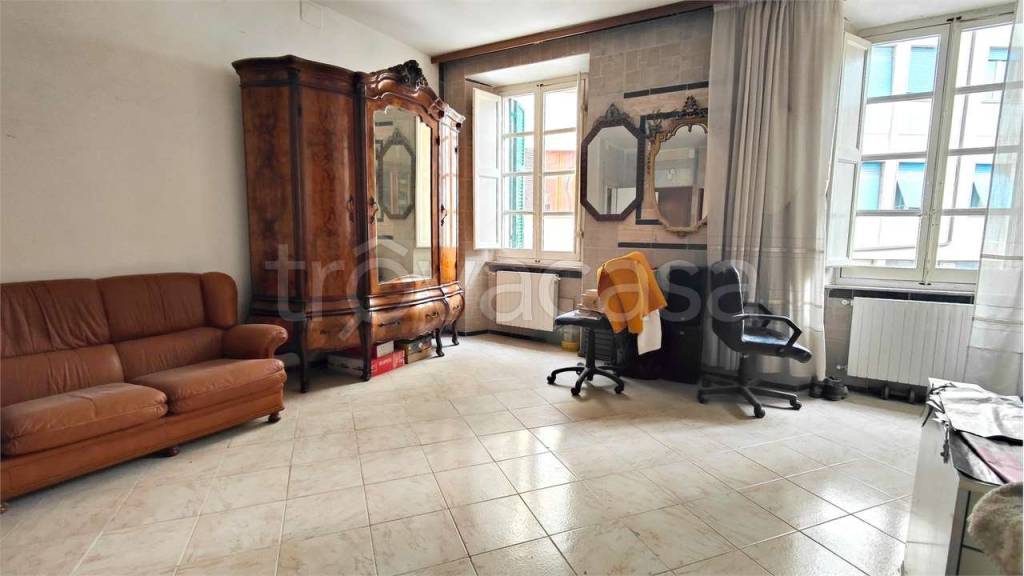 appartamento in vendita a Massa in zona Centro Storico