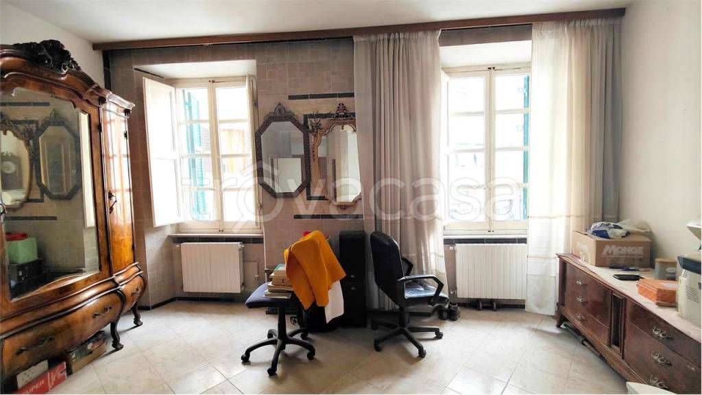 appartamento in vendita a Massa in zona Centro Storico