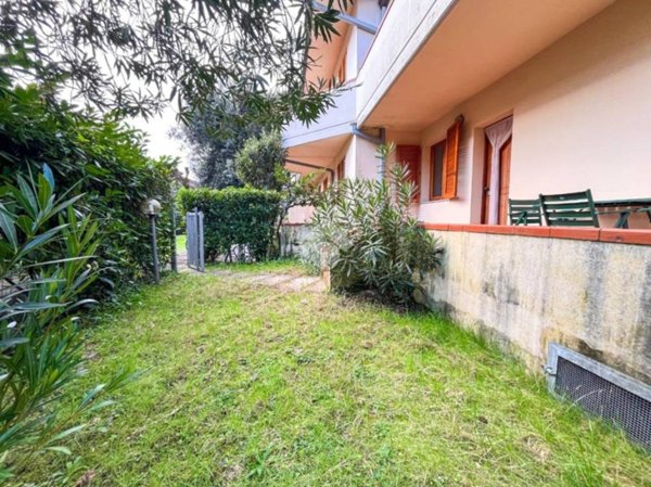 appartamento in vendita a Massa in zona Marina di Massa