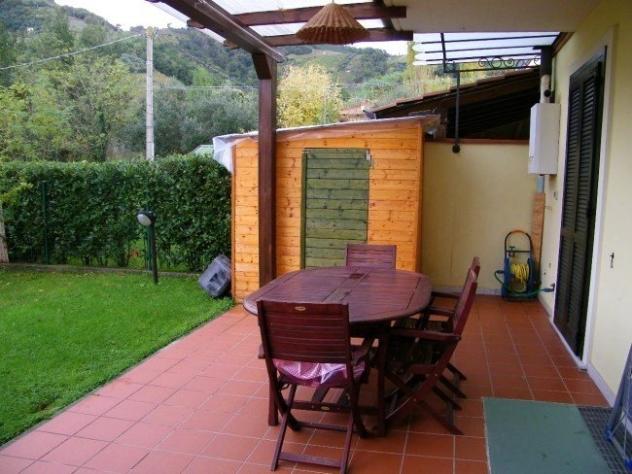 casa indipendente in vendita a Massa in zona Romagnano