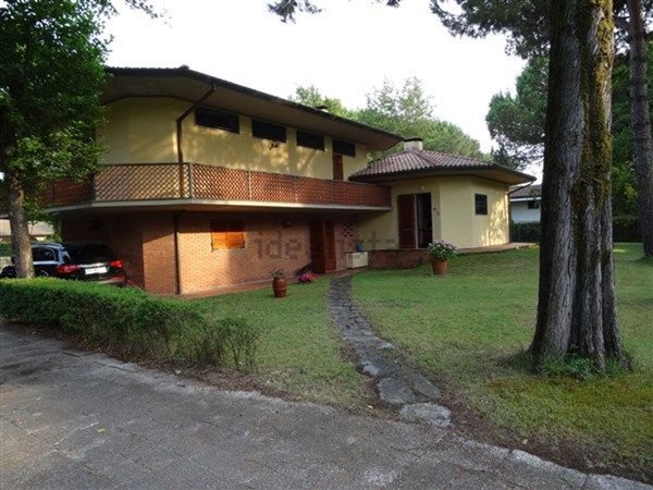 casa indipendente in vendita a Massa in zona Marina dei Ronchi