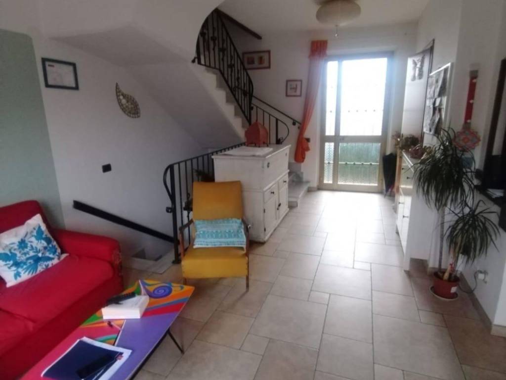 casa indipendente in vendita a Massa in zona Marina di Massa