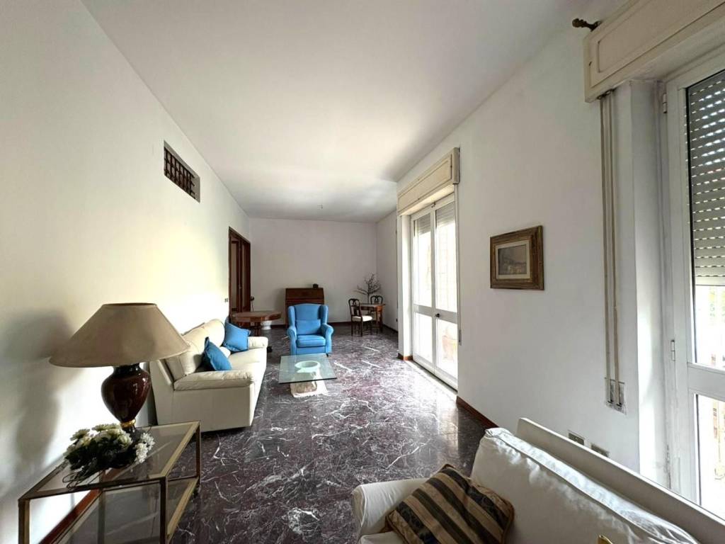 appartamento in vendita a Massa in zona Marina di Massa