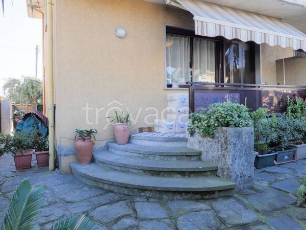 casa indipendente in vendita a Massa in zona Marina di Massa