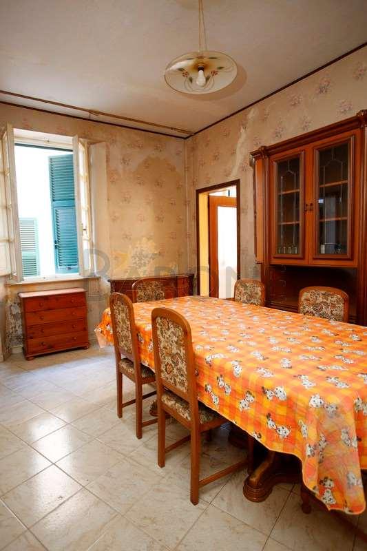 appartamento in vendita a Massa in zona Centro Storico