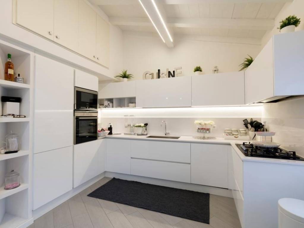 appartamento in vendita a Massa in zona Centro Storico