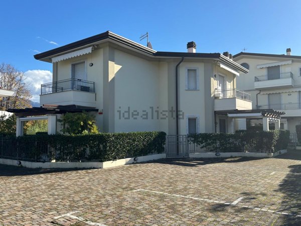 appartamento in vendita a Massa in zona Marina di Massa