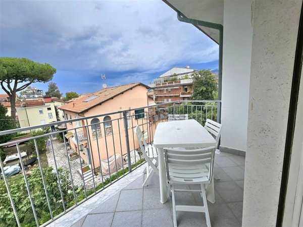 appartamento in vendita a Massa in zona Marina di Massa