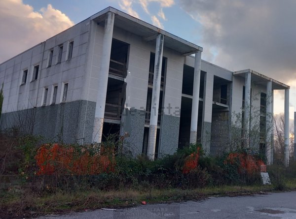 capannone in vendita a Massa