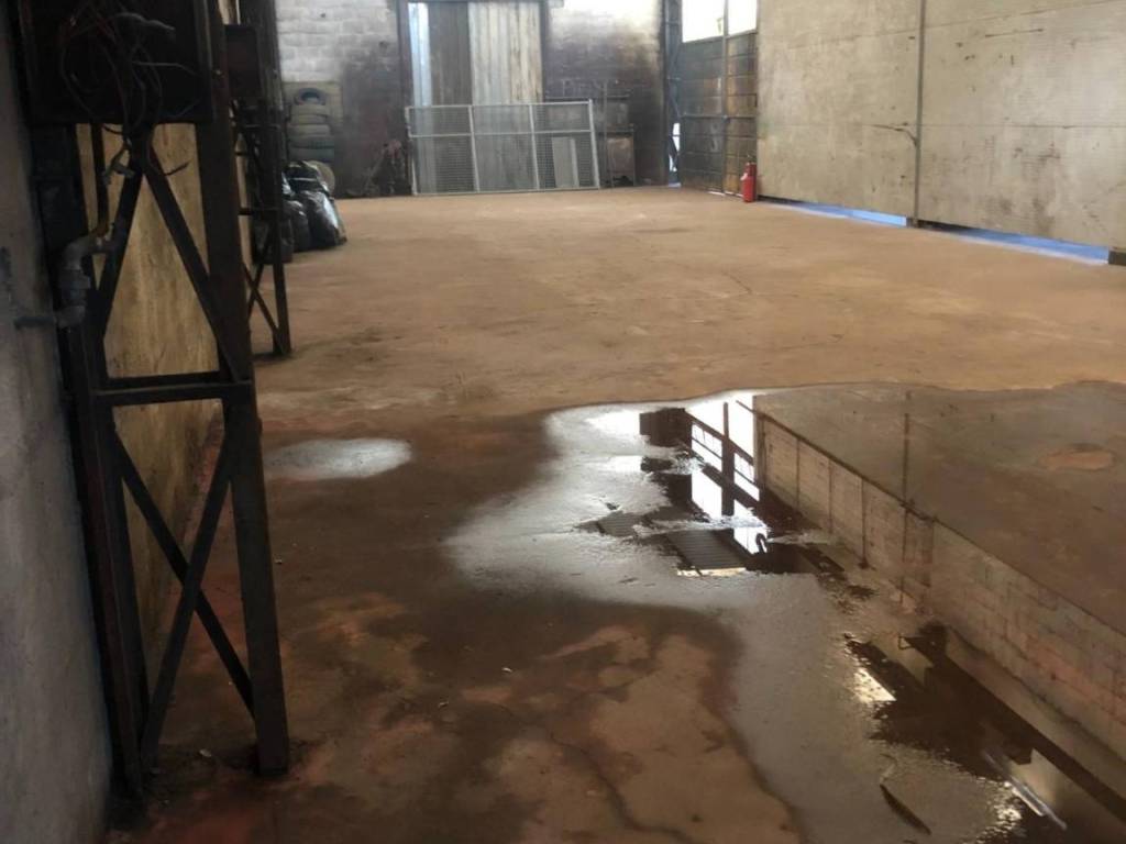 locale commerciale in vendita a Massa in zona Mirteto