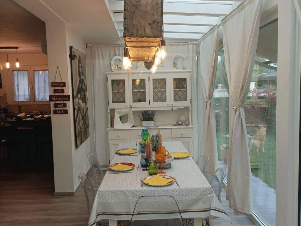 casa indipendente in vendita a Massa in zona Marina di Massa