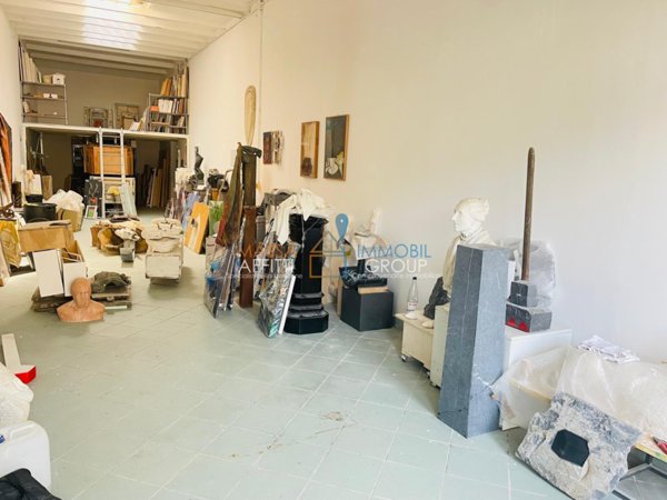 locale di sgombero in vendita a Massa
