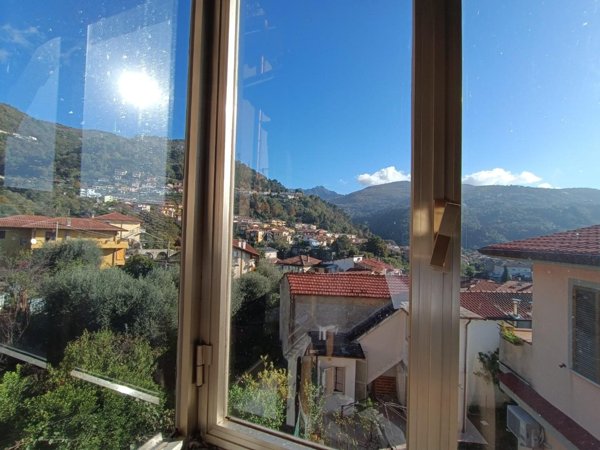 casa indipendente in vendita a Massa