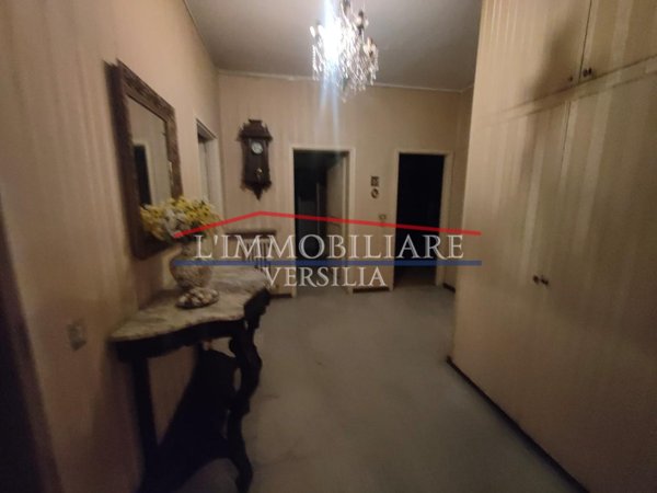 appartamento in vendita a Massa in zona Marina di Massa