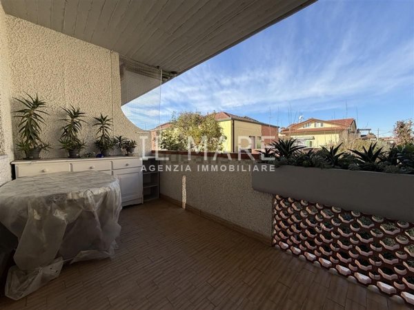 appartamento in vendita a Massa in zona Marina di Massa