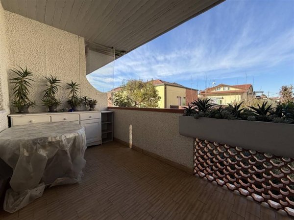 appartamento in vendita a Massa in zona Marina di Massa