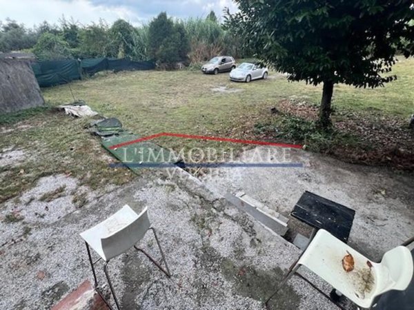 ufficio in vendita a Massa in zona Marina di Massa