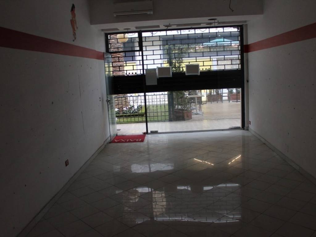 negozio in vendita a Massa in zona Centro Storico