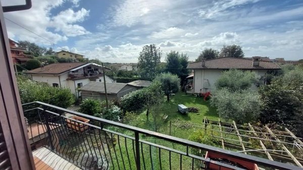 casa indipendente in vendita a Massa in zona Mirteto