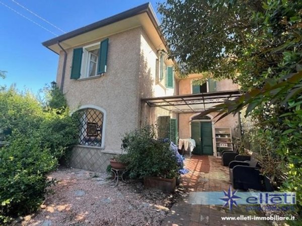 casa indipendente in vendita a Massa