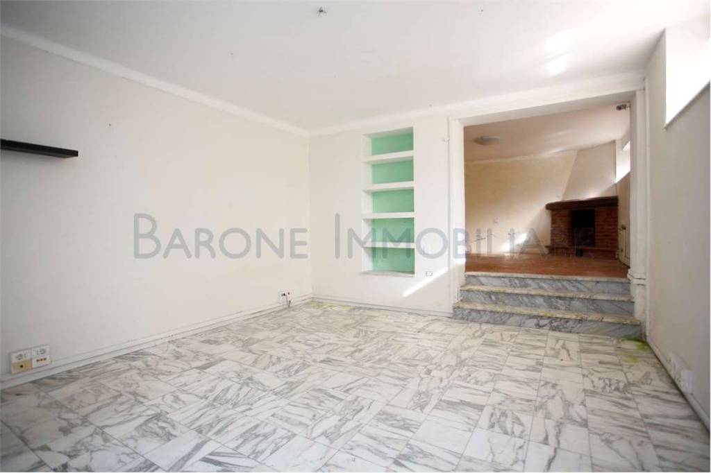 negozio in vendita a Massa in zona Centro Storico