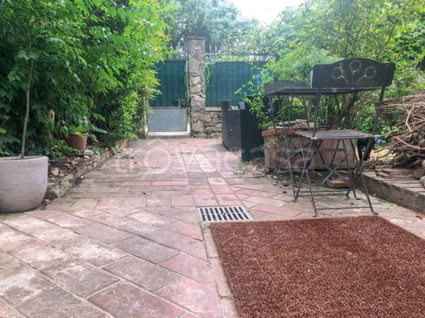 casa indipendente in vendita a Massa in zona Quercioli