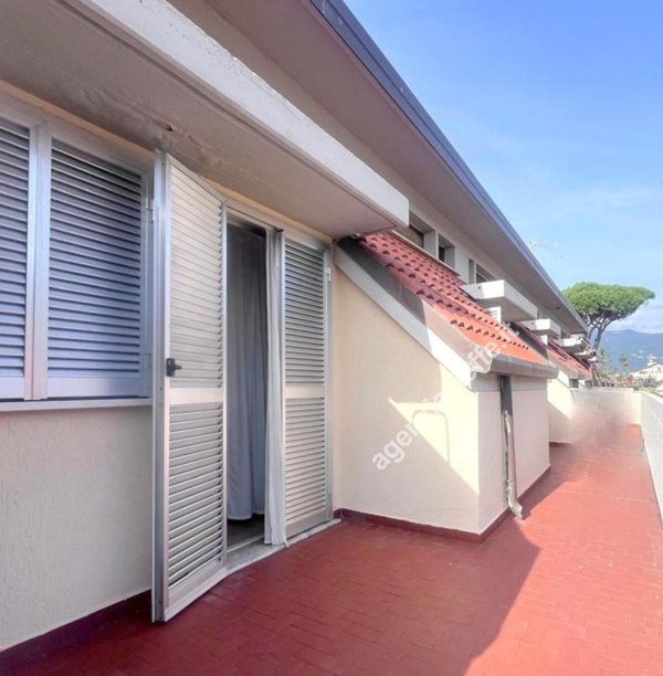 appartamento in vendita a Massa in zona Marina di Massa