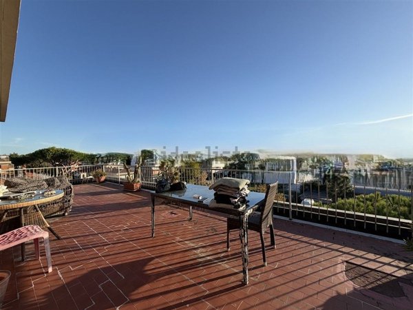 appartamento in vendita a Massa in zona Marina dei Ronchi