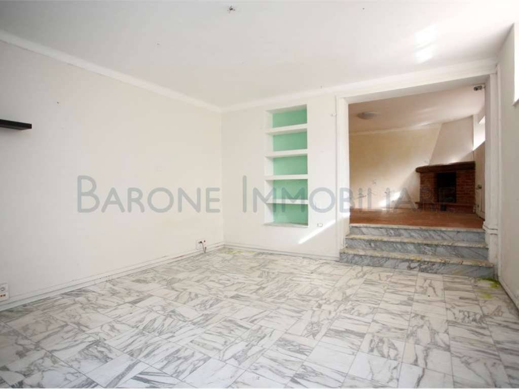 negozio in vendita a Massa