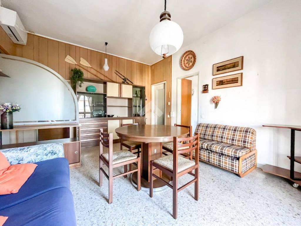 appartamento in vendita a Massa in zona Marina di Massa