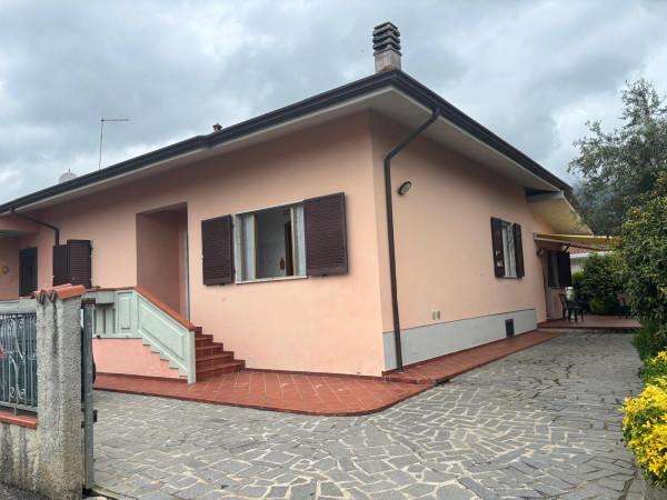casa indipendente in vendita a Massa in zona Romagnano