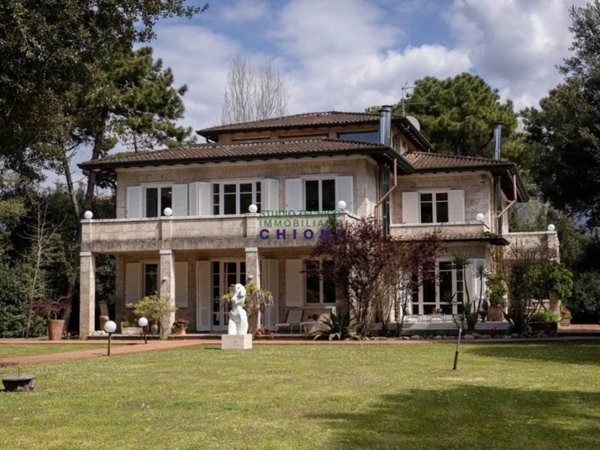 casa indipendente in vendita a Massa in zona Marina dei Ronchi