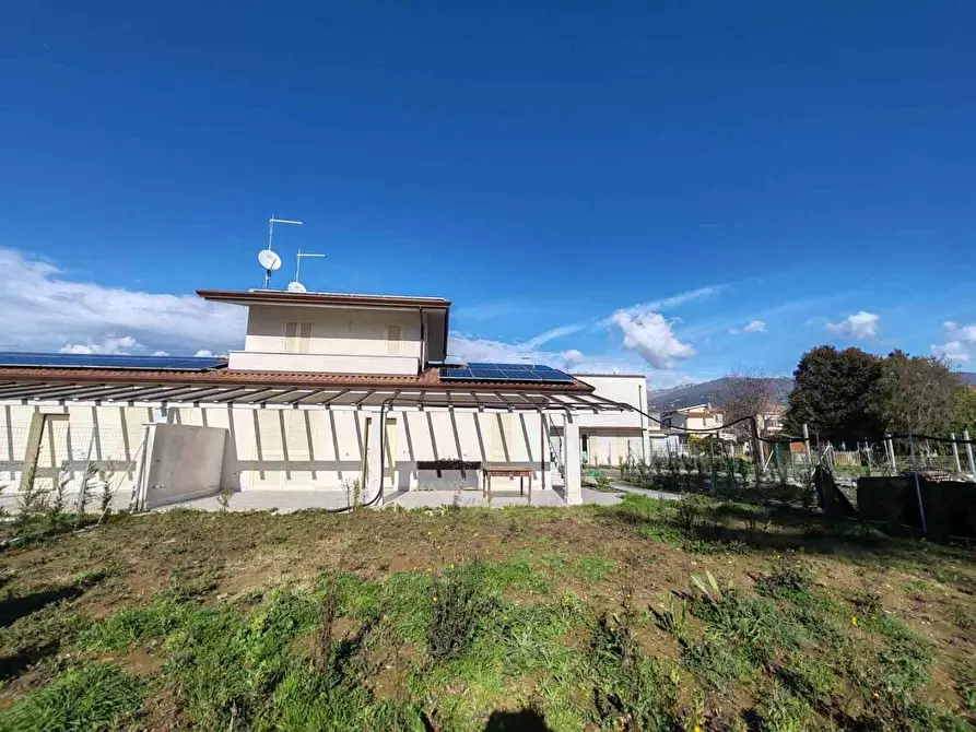 casa indipendente in vendita a Massa in zona Marina di Massa