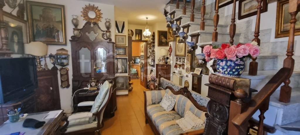 casa indipendente in vendita a Massa in zona Centro Storico