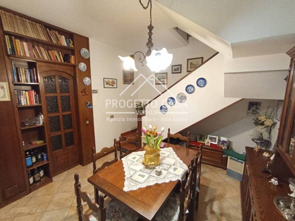 casa indipendente in vendita a Massa in zona Marina dei Ronchi