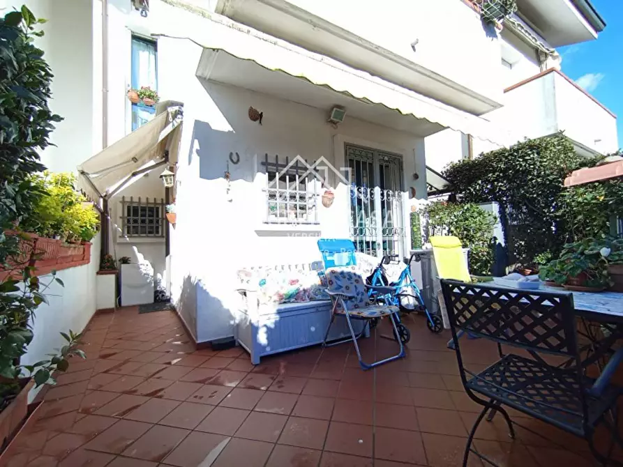 casa indipendente in vendita a Massa in zona Poveromo