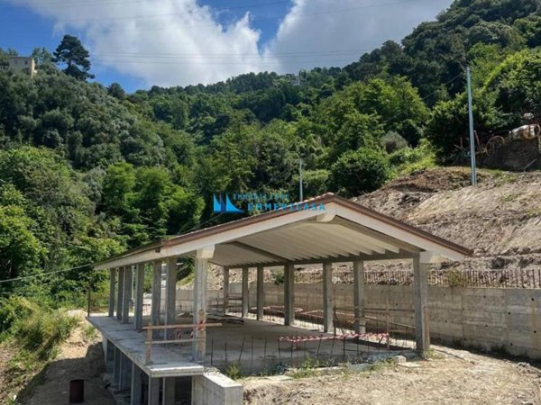 casa indipendente in vendita a Massa in zona Centro Storico