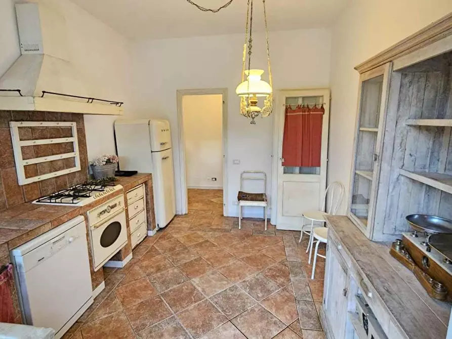 appartamento in vendita a Massa in zona Castagnola