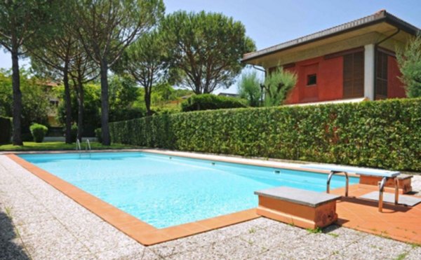 casa indipendente in vendita a Massa in zona Poveromo