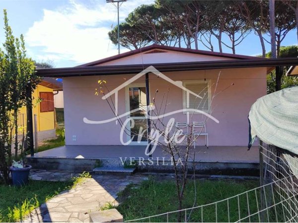 casa indipendente in vendita a Massa in zona Marina di Massa