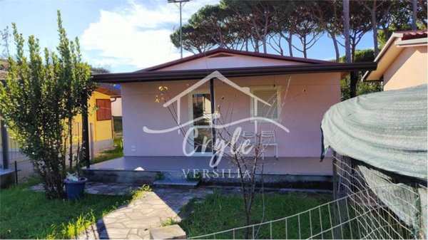 casa indipendente in vendita a Massa in zona Marina di Massa