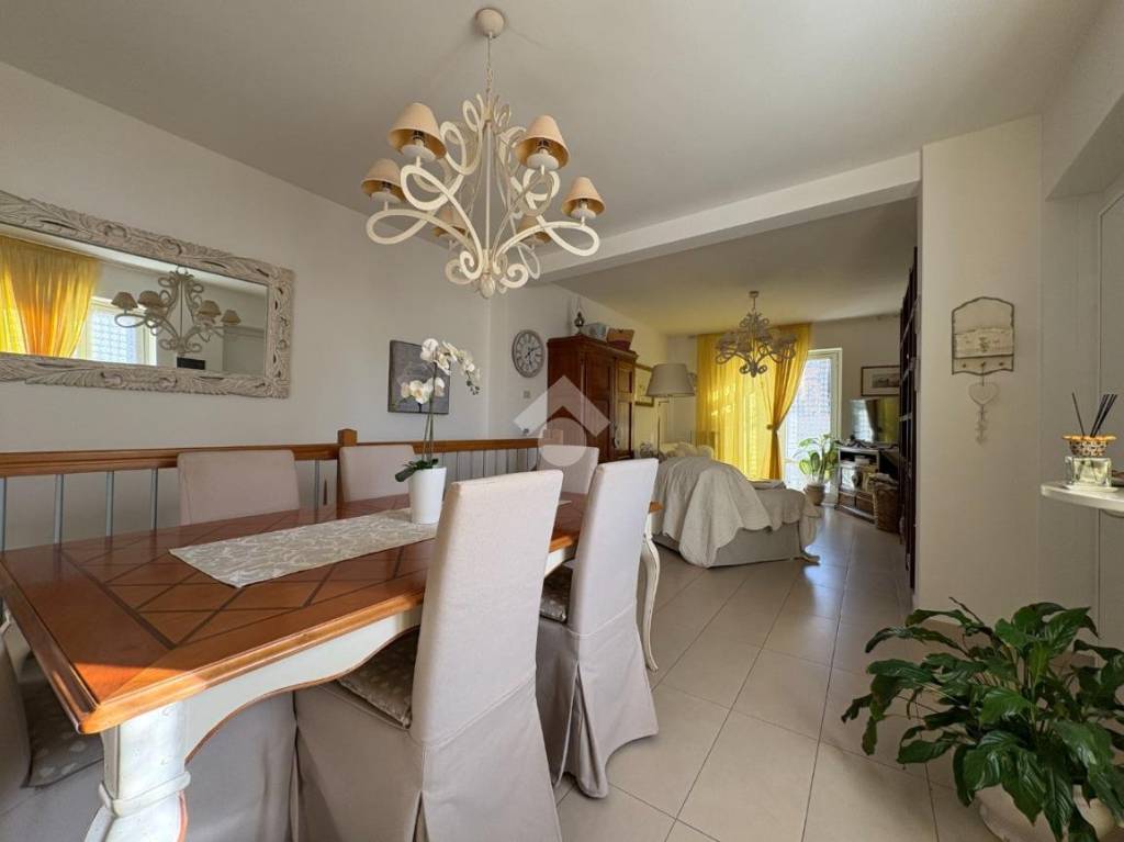 casa indipendente in vendita a Massa in zona Centro Storico